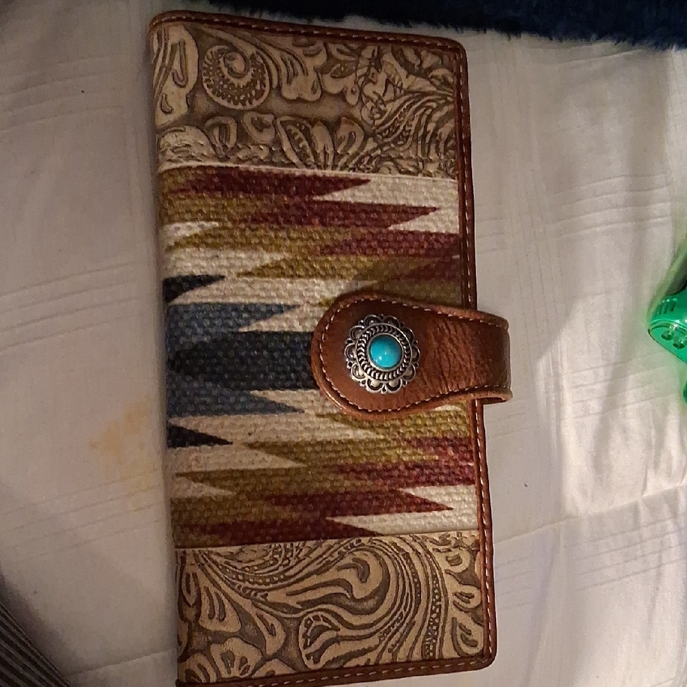 MYRA PHENOMINAL WALLET